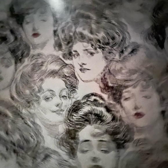 Meet your Posher, Danielle - Picture 1 of 1